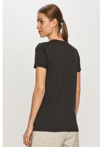 Under Armour t-shirt damski kolor czarny. Okazja: na co dzień. Kolor: czarny. Materiał: dzianina, prążkowany. Wzór: nadruk. Styl: casual #3