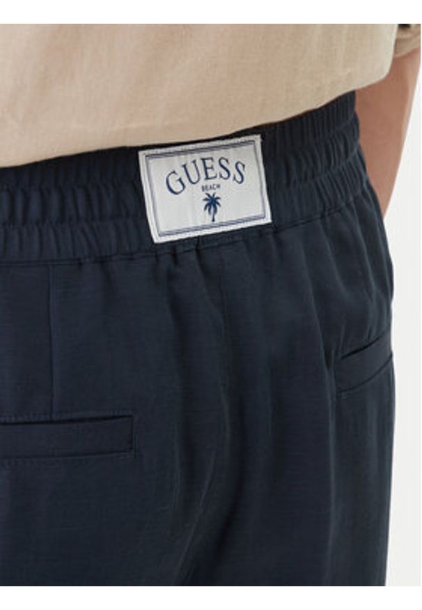 Guess Szorty sportowe F6GD01 WN202 Granatowy Regular Fit. Kolor: niebieski. Materiał: syntetyk. Styl: sportowy