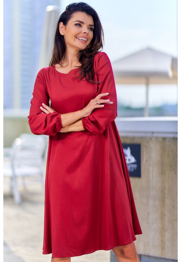 Awama - Sukienka z Asymetrycznym Dołem - Bordowa. Kolor: czerwony. Materiał: elastan, wiskoza. Typ sukienki: asymetryczne