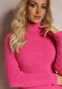 Renee - Fuksjowa Sweterkowa Sukienka Mini w Prążki z Wełną Klonxe. Typ kołnierza: golf. Kolor: różowy. Materiał: wełna. Długość rękawa: długi rękaw. Wzór: prążki. Długość: mini