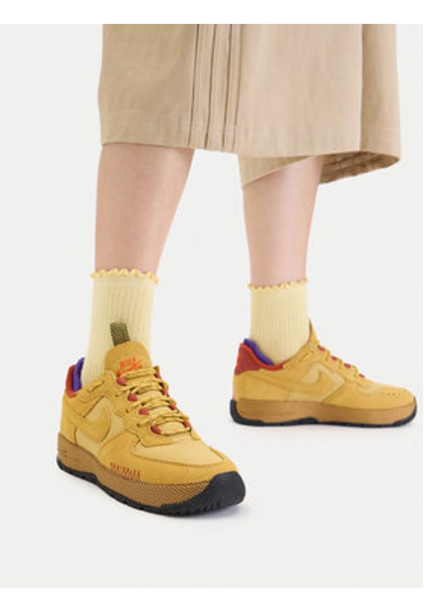 Nike Sneakersy Air Force 1 Wild FB2348 700 Żółty. Kolor: żółty. Materiał: zamsz, skóra. Model: Nike Air Force