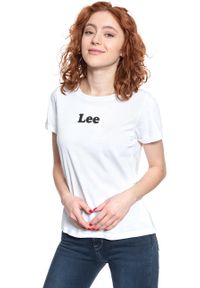 Lee - LEE T SHIRT DAMSKI LOGO T WHITE L40FEP12 112108538. Okazja: na randkę. Materiał: dresówka, bawełna, jeans. Długość rękawa: krótki rękaw. Długość: krótkie. Wzór: nadruk, kolorowy. Styl: klasyczny