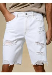 Sinsay - Szorty jeansowe z przetarciami - biały. Kolor: biały #1