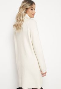 Born2be - Jasnobeżowa Dzianinowa Sukienka z Prążkowanego Materiału Liannae. Okazja: do pracy. Kolor: beżowy. Materiał: materiał, prążkowany, dzianina. Styl: elegancki #5
