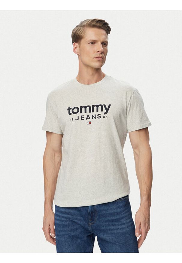 Tommy Jeans T-Shirt Graphic DM0DM23376 Szary jasny Slim Fit. Kolor: szary. Materiał: bawełna