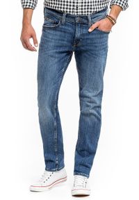 Mustang - MUSTANG VEGAS MĘSKIE SPODNIE JEANSOWE DENIM BLUE 1014037 5000 583. Okazja: na randkę, na co dzień. Długość: krótkie. Styl: klasyczny, casual, elegancki