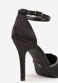 Renee - Czarne Satynowe Szpilki Vices z Wkładką ze Skóry Naturalnej i Ozdobnym Cyrkoniowym Paskiem Lizzeth. Okazja: na spotkanie biznesowe, na ślub cywilny, do pracy, na wesele. Nosek buta: szpiczasty. Zapięcie: pasek. Kolor: czarny. Materiał: satyna, skóra. Obcas: na szpilce. Styl: biznesowy, elegancki, wizytowy. Wysokość obcasa: średni #4