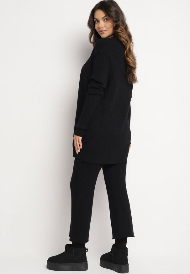 Born2be - Czarny Komplet Dzianinowy Niezapinany Kardigan Bluzka bez Rękawów i Szerokie Spodnie Irissarae. Kolor: czarny. Materiał: dzianina
