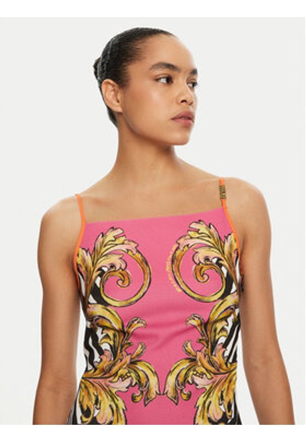 Versace Jeans Couture Sukienka letnia 78HAO9P7 NS651 Różowy Regular Fit. Kolor: różowy. Materiał: syntetyk. Sezon: lato