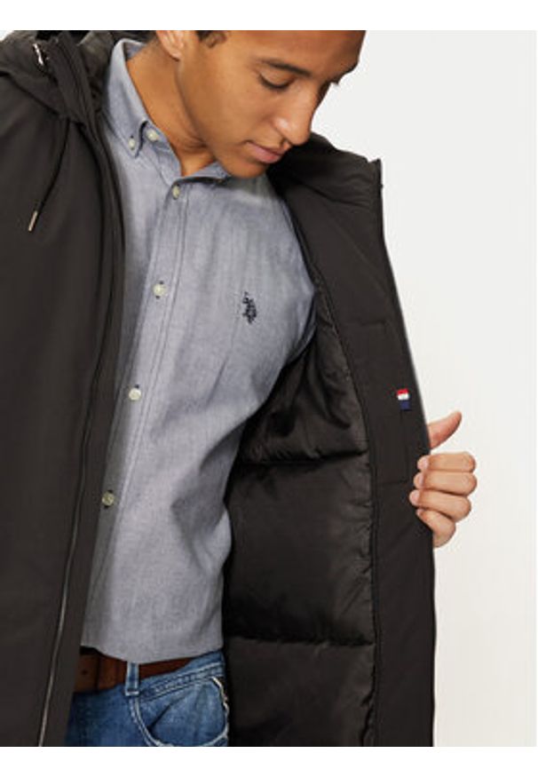 U.S. Polo Assn. Kurtka zimowa MUP3772 Czarny Regular Fit. Typ kołnierza: polo. Kolor: czarny. Materiał: syntetyk. Sezon: zima