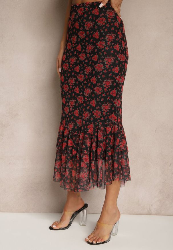 Renee - Czarno-Czerwona Dopasowana Spódnica z Ozdobną Falbaną Efravaria. Okazja: na spotkanie biznesowe, na co dzień. Kolor: czarny. Styl: biznesowy, elegancki, casual