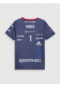 4f - Koszulka meczowa replika wyjazdowa z sezonu 2024/2025 dziecięca 4F x Zaksa Kędzierzyn-Koźle - Kurek - multikolor. Typ kołnierza: dekolt w serek. Kolor: wielokolorowy. Materiał: dzianina, materiał, syntetyk, włókno. Wzór: ze splotem, gładki, nadruk. Styl: sportowy, klasyczny