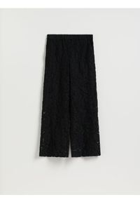 Reserved - Spodnie ze strukturalnej tkaniny - czarny. Kolor: czarny. Materiał: tkanina #1