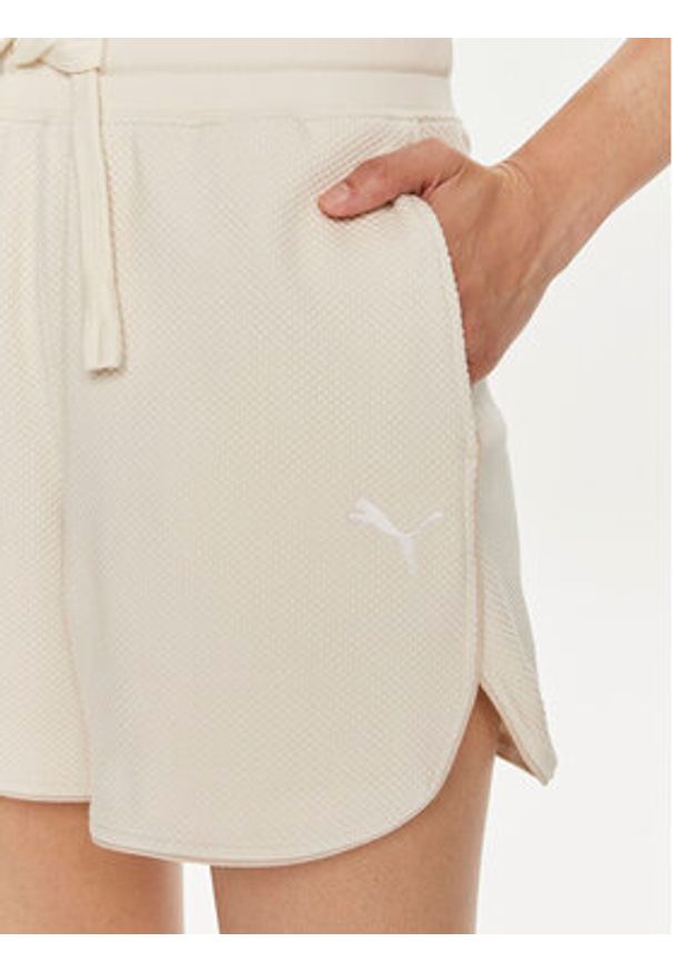 Puma Szorty sportowe HER 678701 Écru Regular Fit. Kolor: kremowy. Materiał: bawełna, syntetyk