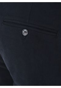 Pako Lorente - PAKO LORENTE – Gładkie spodnie męskie w kolorze granatowym. Kolor: niebieski. Materiał: bawełna, elastan. Wzór: gładki. Styl: klasyczny #3