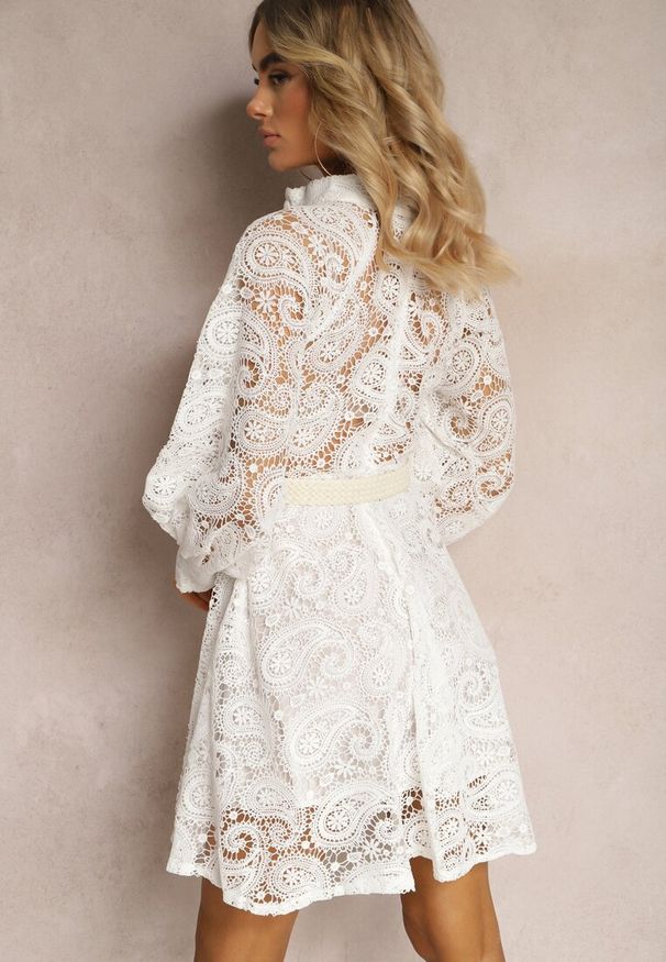 Renee - Biała Sukienka Melliopis. Kolor: biały. Materiał: koronka, tkanina. Wzór: paisley. Styl: elegancki. Długość: mini