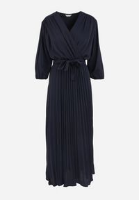Born2be - Granatowa Plisowana Sukienka Maxi z Kopertowym Dekoltem i Wiązaniem w Talii Lariah. Kolekcja: plus size. Kolor: niebieski. Materiał: materiał. Typ sukienki: kopertowe. Długość: maxi #6
