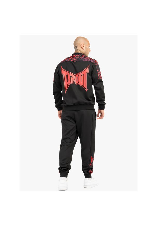 TAPOUT - Dres o regularnym kroju Tapout Roots Taptrack. Kolor: czerwony, wielokolorowy, czarny. Materiał: dresówka