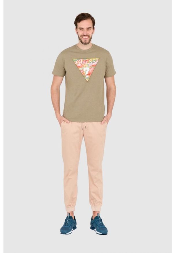 Guess - GUESS Zielony męski t-shirt bawełniany slim fit, Rozmiar XL. Kolor: zielony. Materiał: bawełna. Wzór: aplikacja