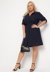 Born2be - Granatowa Rozkloszowana Mini Sukienka Zapinana na Guziki z Materiałowym Paskiem Vleco. Kolor: niebieski. Materiał: materiał. Długość: mini #7