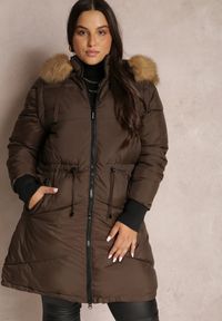 Renee - Brązowa Kurtka Pikowana z Futerkiem Damene. Okazja: na co dzień. Kolekcja: plus size. Kolor: brązowy. Materiał: futro. Sezon: zima, jesień. Styl: klasyczny, elegancki, casual