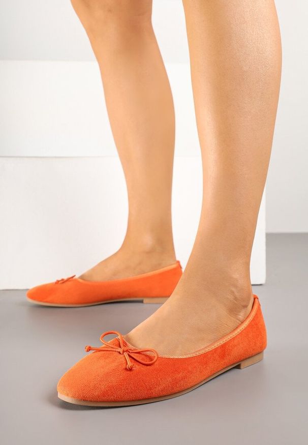 Renee - Pomarańczowe Balerinki Ozdobione Kokardą Hiroti. Okazja: na co dzień. Kolor: pomarańczowy. Materiał: jeans. Wzór: aplikacja. Styl: klasyczny, casual