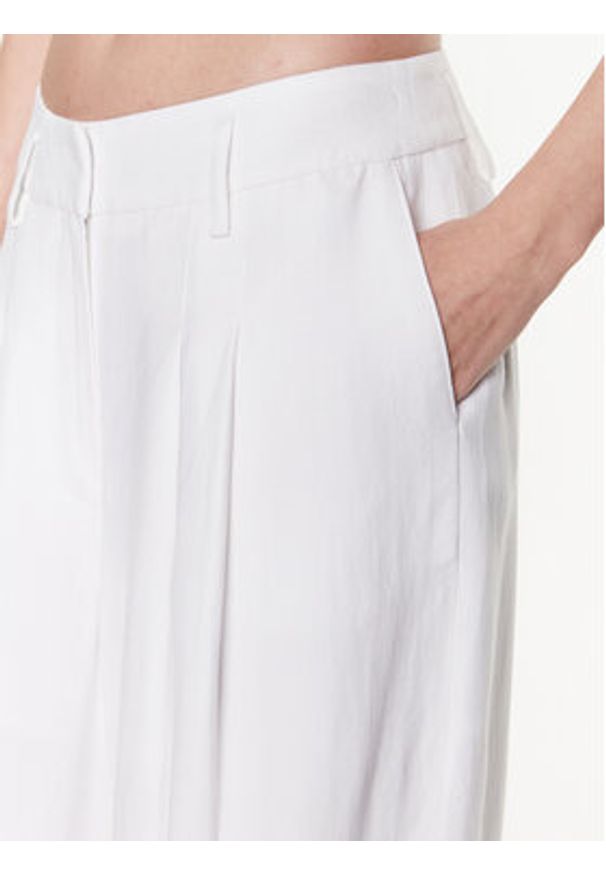 Herskind Spodnie materiałowe Lotus 4729840 Biały Regular Fit. Kolor: biały. Materiał: wiskoza