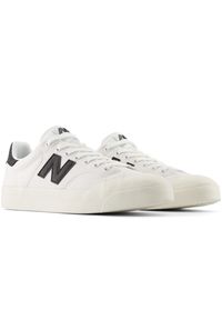 Buty unisex New Balance BB100CVA – białe. Okazja: na co dzień. Kolor: biały. Materiał: guma, materiał, syntetyk. Szerokość cholewki: normalna. Obcas: na platformie #4
