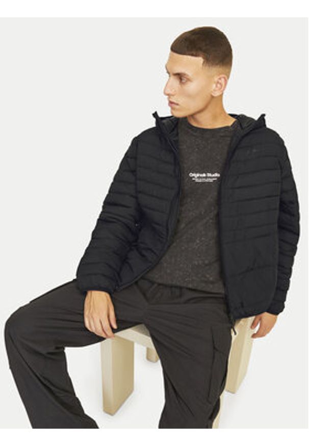 Jack & Jones - Jack&Jones Kurtka zimowa Estate 12256983 Czarny Regular Fit. Kolor: czarny. Materiał: syntetyk. Sezon: zima