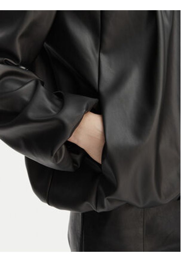 Rinascimento Kurtka z imitacji skóry CFC0127530003 Czarny Relaxed Fit. Kolor: czarny. Materiał: skóra