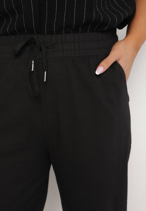Born2be - Czarne Spodnie z Bawełny ze Sznurkami Izeleina. Okazja: na co dzień. Kolor: czarny. Materiał: bawełna. Styl: casual