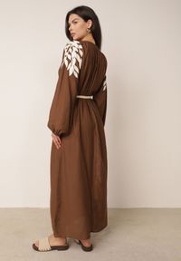 Born2be - Brązowa Wiskozowa Sukienka Boho z Haftem i Sznurkowym Paskiem z Koralikami Eidippe. Okazja: na co dzień. Kolor: brązowy. Materiał: wiskoza. Wzór: haft. Sezon: lato. Typ sukienki: proste. Styl: boho #4