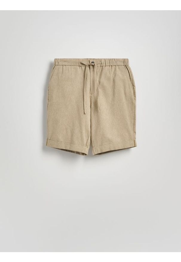Reserved - Szorty regular z dodatkiem lnu - oliwkowy. Kolor: oliwkowy. Materiał: len