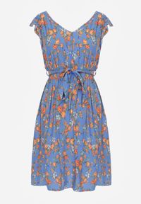 Born2be - Niebieska Sukienka z Gumką w Pasie z Wiskozy w Kwiaty Chrysa. Typ kołnierza: kołnierz z falbankami. Kolor: niebieski. Materiał: wiskoza. Wzór: kwiaty #3