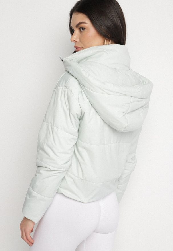Born2be - Miętowa Pikowana Kurtka z Kapturem i Lekkim Ociepleniem Ninirila. Okazja: na spacer. Typ kołnierza: kaptur. Kolor: miętowy. Materiał: jeans. Długość: krótkie. Styl: klasyczny, elegancki