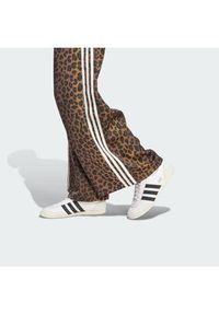 Adidas - adidas Spodnie dresowe Satin KA2666 Brązowy Wide Leg. Kolor: brązowy. Materiał: syntetyk #5