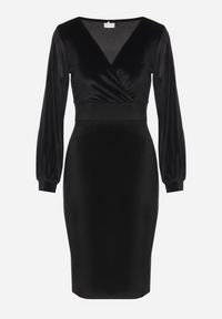 Born2be - Czarna Dopasowana Sukienka Welurowa z Kopertowym Dekoltem Wilara. Kolor: czarny. Materiał: welur. Długość rękawa: długi rękaw. Typ sukienki: kopertowe. Styl: klasyczny #4