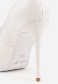 Born2be - Białe Klasyczne Szpilki VICES o Gładkim Wykończeniu Selimya. Okazja: na co dzień, na ślub cywilny, do pracy, na wesele. Kolor: biały. Materiał: jeans. Wzór: gładki. Obcas: na szpilce. Styl: klasyczny #2