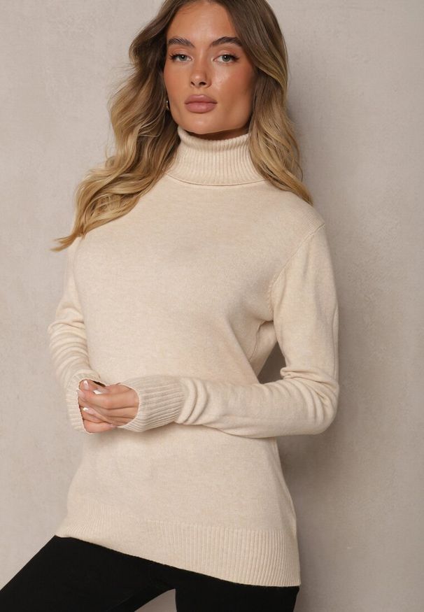 Renee - Beżowy Golf Sweter o Dopasowanym Kroju z Kaszmirem Zairith. Okazja: do pracy, na spotkanie biznesowe, na co dzień, na spacer. Typ kołnierza: golf. Kolor: beżowy. Materiał: kaszmir. Wzór: aplikacja. Styl: klasyczny, casual, elegancki, biznesowy