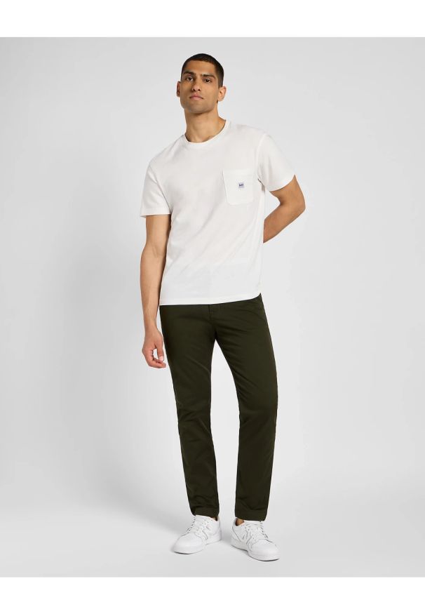 Lee - LEE MĘSKIE SPODNIE MATERIAŁOWE SLIM CHINO OLIVE NIGHT 112355772 L71L016192. Materiał: materiał