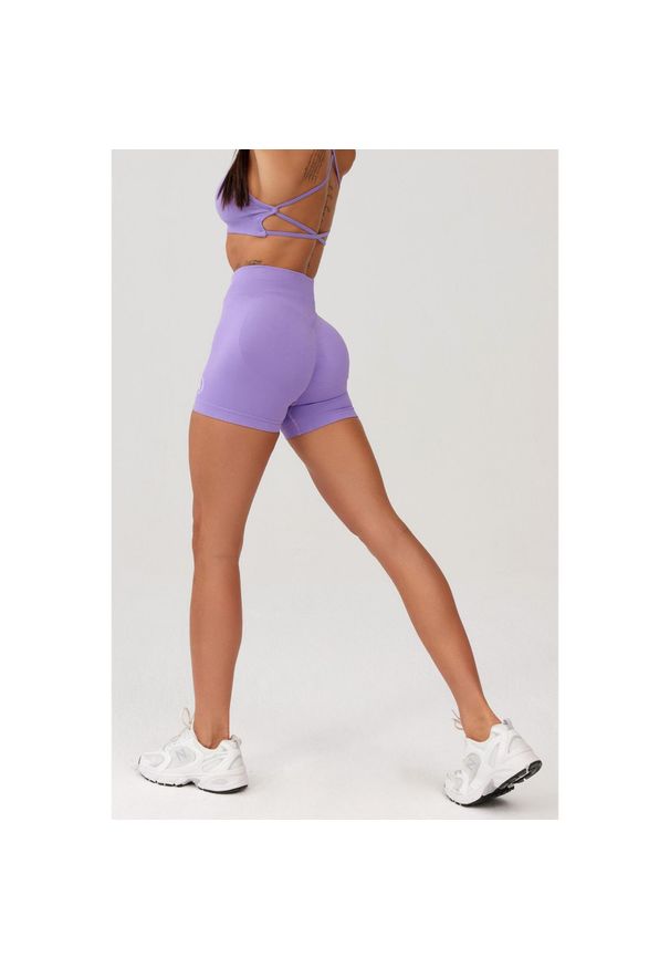 ROUGH RADICAL - Damskie spodenki bezszwowe Rough Radical Seamless Glow Shorts. Kolor: fioletowy. Sport: fitness
