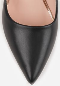 Renee - Czarne Szpilki Spellino. Nosek buta: szpiczasty. Zapięcie: pasek. Kolor: czarny. Wzór: gładki. Obcas: na szpilce. Styl: elegancki. Wysokość obcasa: średni #9