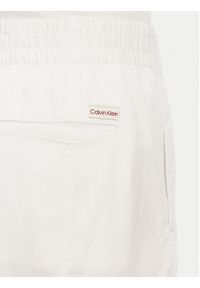 Calvin Klein Jeans Bermudy J20J225219 Biały Relaxed Fit. Kolor: biały. Materiał: bawełna