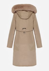 Born2be - Beżowa Kurtka za Kolano ze Ściągaczem i Kapturem z Futerkiem Adoresa. Okazja: na co dzień. Kolor: beżowy. Materiał: futro. Styl: casual #7