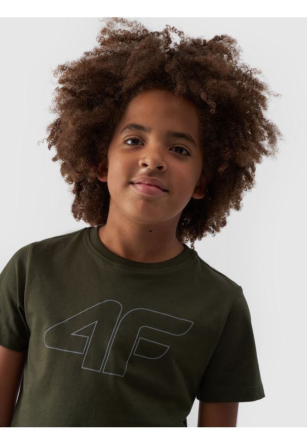4f - 4F T-shirt z nadrukiem chłopięcy - khaki 128 (7-8 lat). Okazja: na co dzień. Kolor: oliwkowy, brązowy, wielokolorowy. Materiał: dzianina, bawełna, jersey. Długość rękawa: krótki rękaw. Długość: krótkie. Wzór: nadruk. Sezon: lato. Styl: sportowy, casual