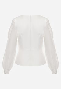 Renee - Biała Bluzka VICES w Kopertowym Stylu z Luźnymi Transparentnymi Rękawami i Dekoltem V Inge. Okazja: na co dzień, na komunię. Kolor: biały. Materiał: jeans. Styl: casual, elegancki #3