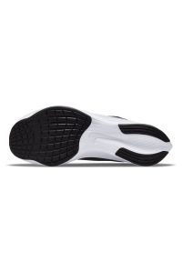 Buty do biegania Nike Zoom Fly 4 M CT2392-001 czarne. Kolor: czarny. Materiał: syntetyk, materiał, tkanina. Szerokość cholewki: normalna. Sezon: zima. Model: Nike Zoom. Sport: fitness