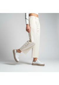 Sneakersy damskie Filippo, cholewka ze skóry naturalnej z klasycznym sznurowaniem wygodna wkładka oraz masywna podeszwa, białe, DP7502/26. Okazja: na co dzień. Kolor: biały. Materiał: skóra. Szerokość cholewki: normalna. Wzór: ażurowy. Obcas: na platformie. Styl: klasyczny #4