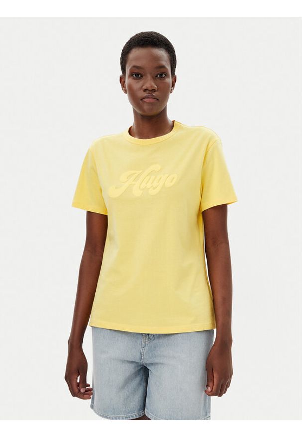 Hugo - HUGO T-Shirt Damacia_4 50539101 Żółty Regular Fit. Kolor: żółty. Materiał: bawełna
