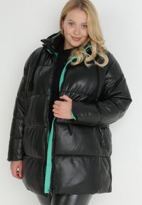 Born2be - Czarno-Zielona Kurtka Zimowa Pikowana Hirorve. Typ kołnierza: kołnierzyk stójkowy. Kolekcja: plus size. Kolor: czarny. Sezon: zima #3